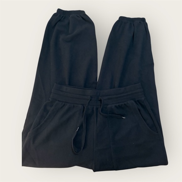 Aritzia Pants - TNA | aritzia Black Ribbed waffle joggers size medium fit loose in the leg